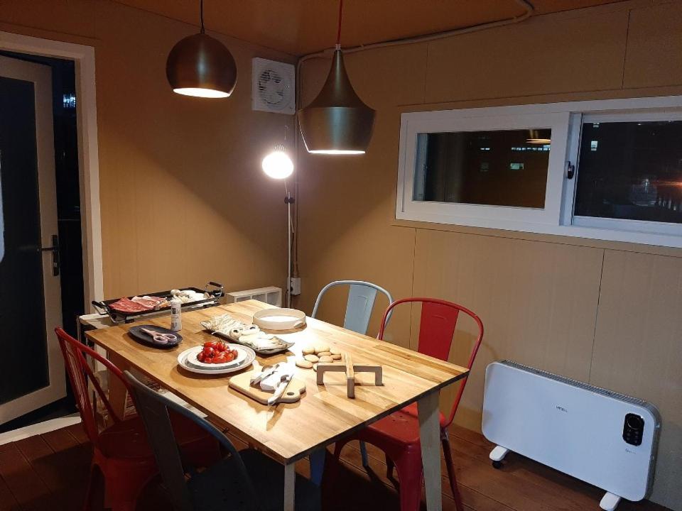 Mapo Rooftop Camping House Сеул Экстерьер фото